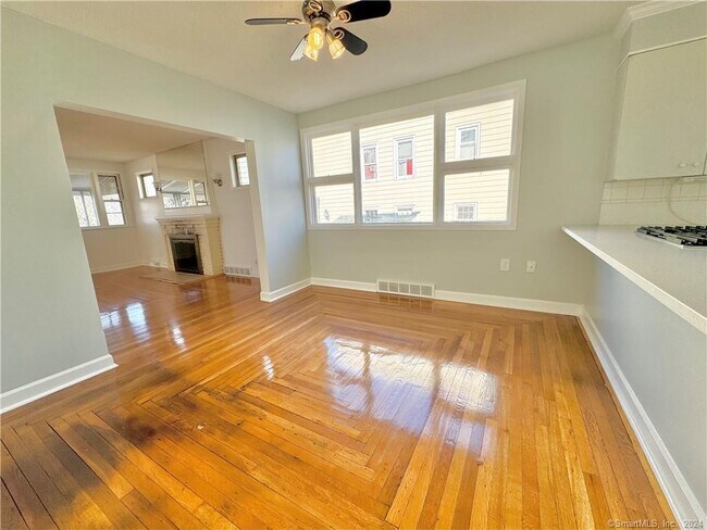 Photo - 461 Woodward Ave
