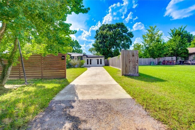 Photo - 6638 Winton St