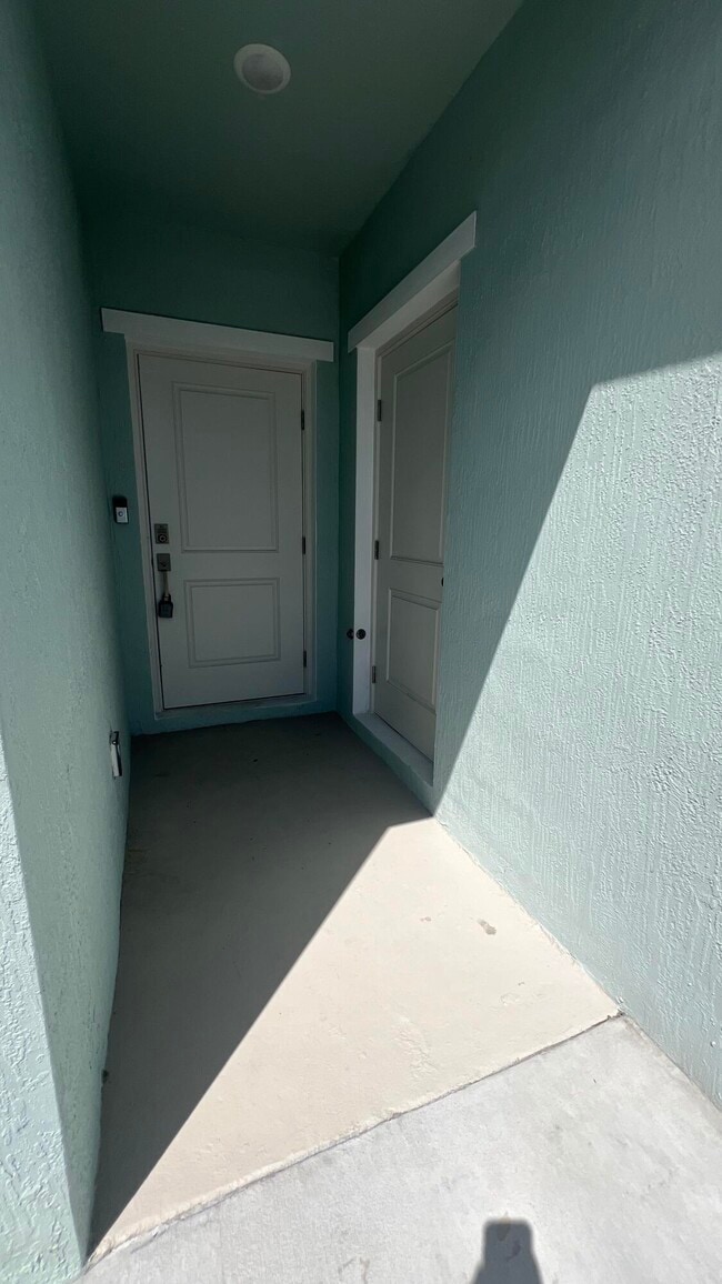 Photo - 1782 SW Bayshore Blvd