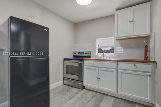 Building Photo - 2911 NW 132nd St Unit 4