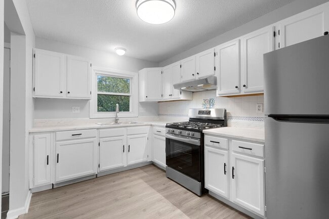 Kitchen - 670 Middletown Ave Unit 670 Middletown Ave