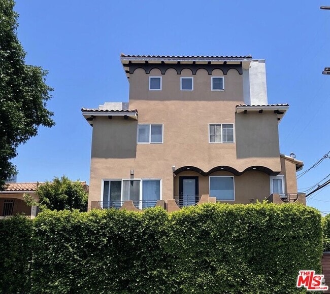 Building Photo - 6061 Cashio St Rental