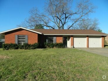 Building Photo - Excellent 3 bedroom 1 1/2 bath in great, c... Rental