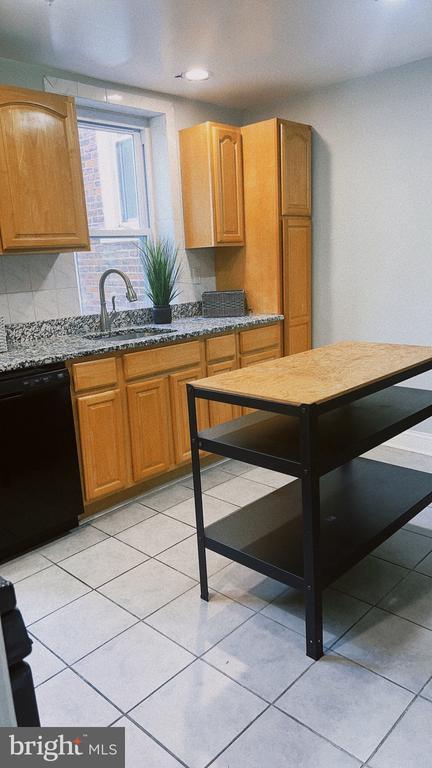 Building Photo - 429 N 40th St Rental