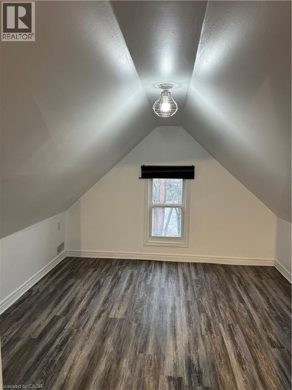 Photo - 1152 King St E