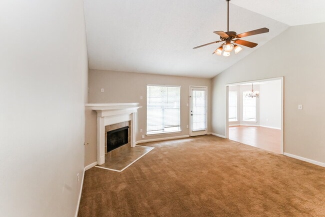 Photo - 1935 Cresent Ln