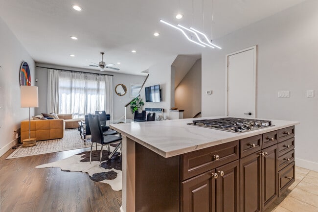 Photo - 2928 State St