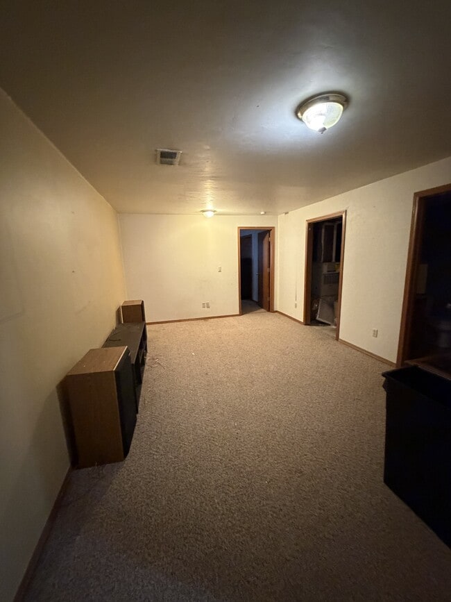 Photo - 469 Dutton Ave