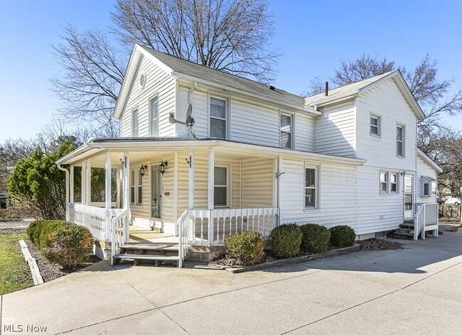 Building Photo - 85 Maple Dr