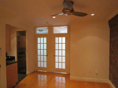 Building Photo - 424 E 9th St Unit 3 Rental