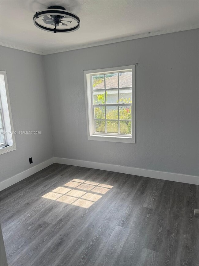 Photo - 35 W 61st St