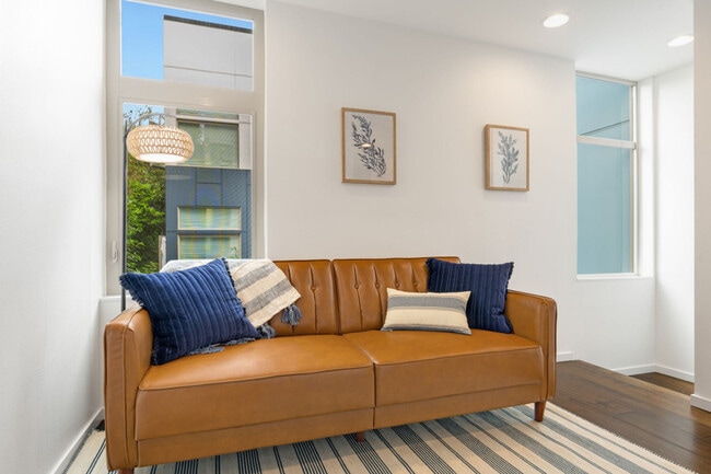 Photo - 913 10th Ave E Unit ID1231228P