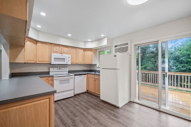 Photo - Village Court Apartments