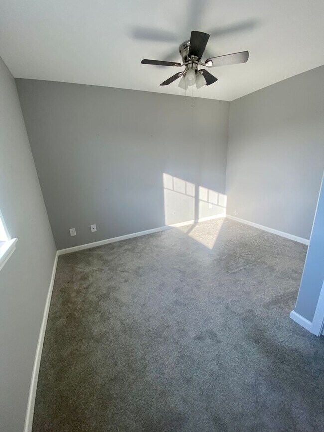 Photo - 3 Bedroom 2.5 Bathroom Condo For Rent!