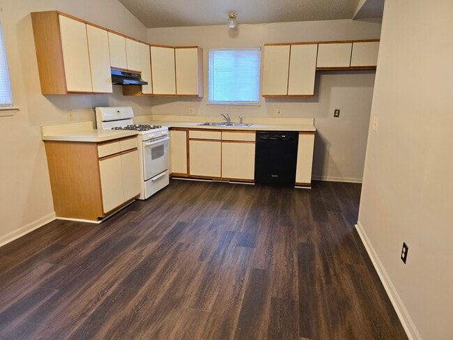 Photo - 11921 Belmont Ave