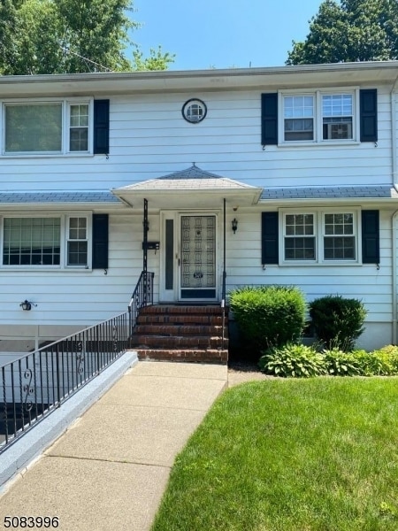 Photo - 549 Broughton Ave