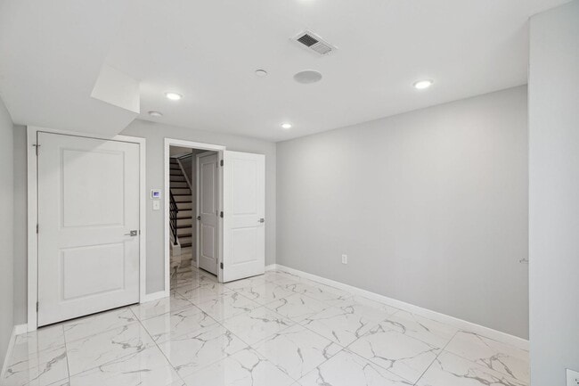 Building Photo - 1847 E Huntingdon St Unit B Upper Rental