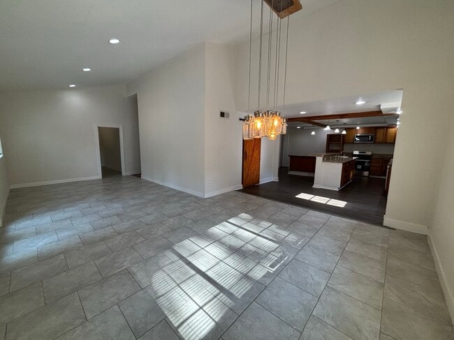 Building Photo - 3303 N Shingle Rd Rental