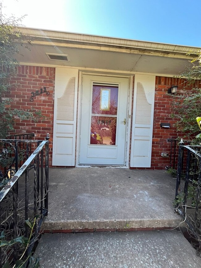 Building Photo - 3609/11 N Drexel Unit 3611 N Drexel