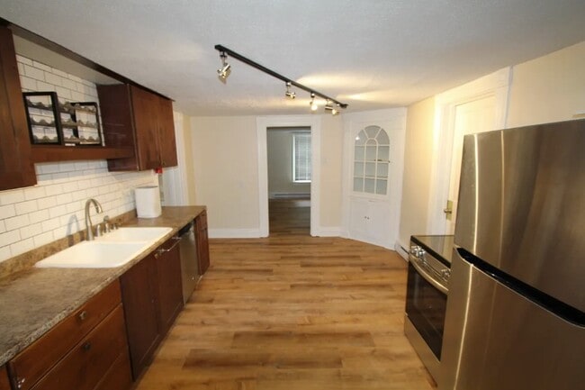 Photo - 215 N College Ave