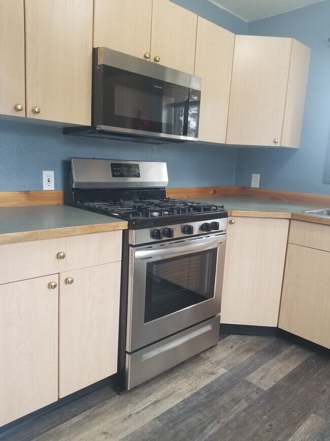Kitchen - 45941 Miller Loop Rd Apartments