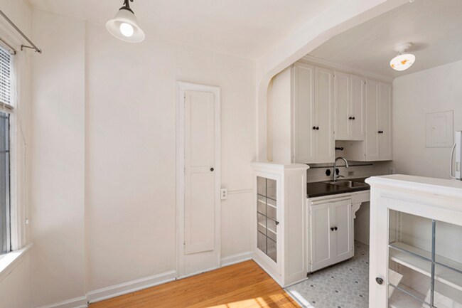 La Charme Apartments