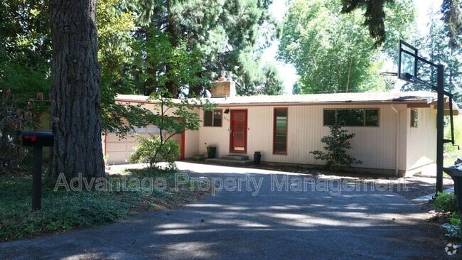 Building Photo - 3240 NW Elmwood Dr Rental