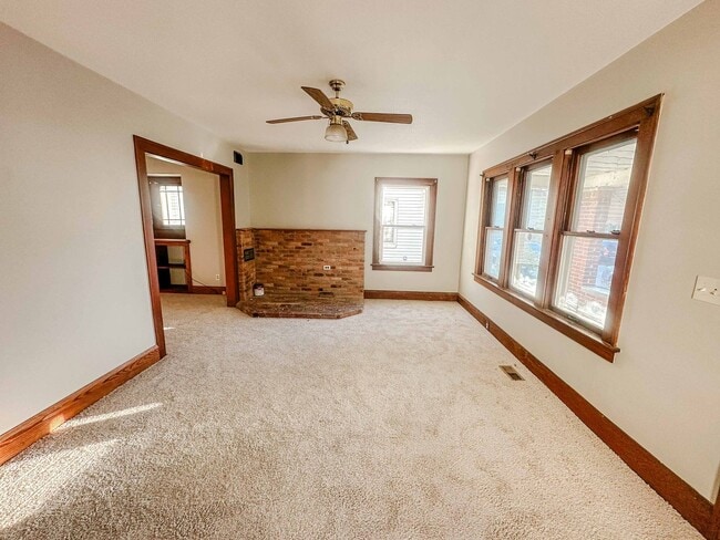 Photo - Very well maintained three bedroom house w...