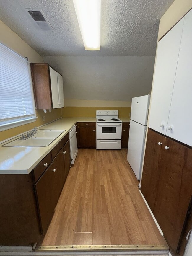 Photo - r2207 Unit C