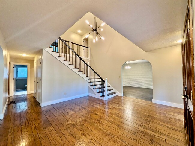 Photo - 18132 Westview Dr