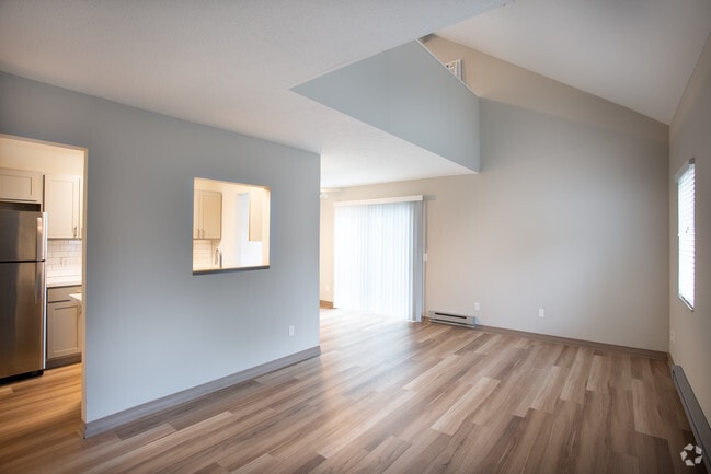 1 Bedroom, 1 Bath Loft 700 sq. ft.
