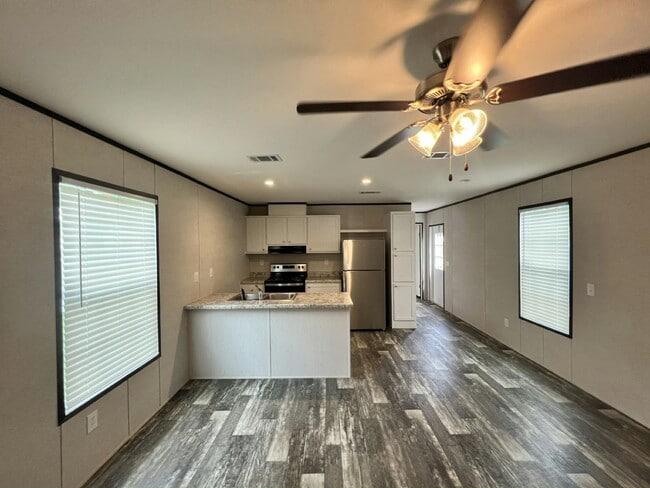 Photo - 38 Tower Manor Cir W