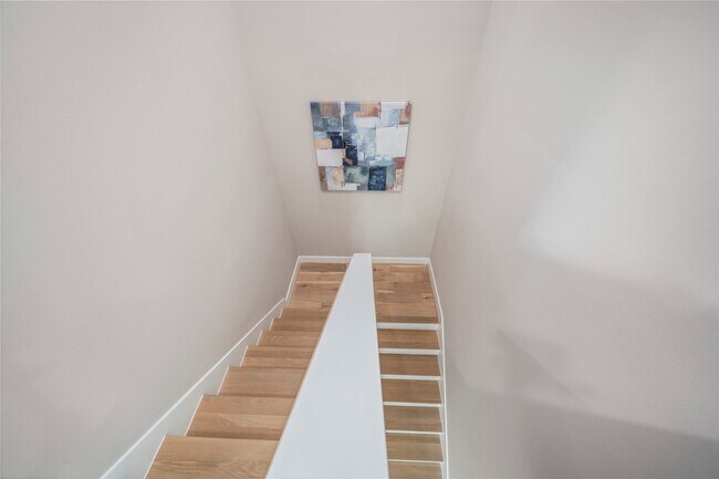 Photo - 303 Queen Sude Ln