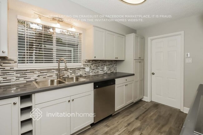 Photo - 2210 Colonial Ct N