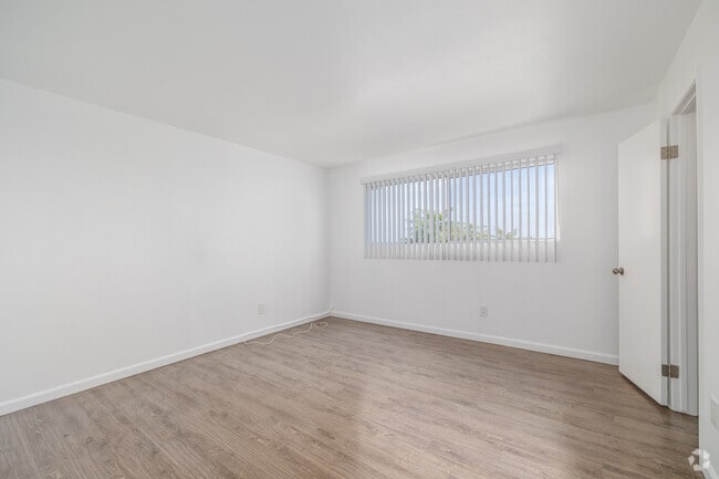2BR, 2BA - 1,200SF - Bedroom
