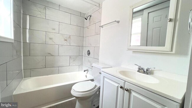 Building Photo - 1612 N 2nd St Unit 1R
