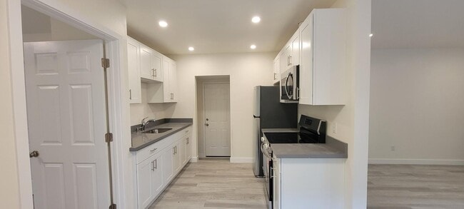 Photo - Edmonds 1 Bedroom 1 Bath Cottage