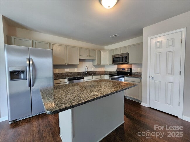 Photo - 4250 Barley St SW