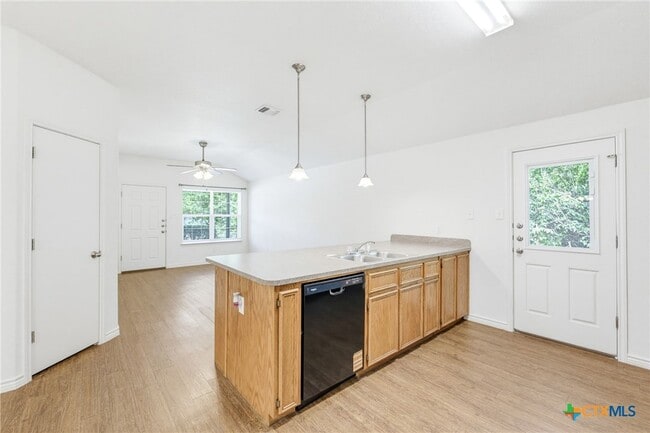 Photo - 913 Ashwood Dr