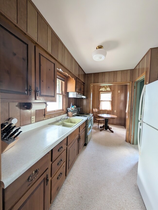 Kitchen - 807 Pleasant St
