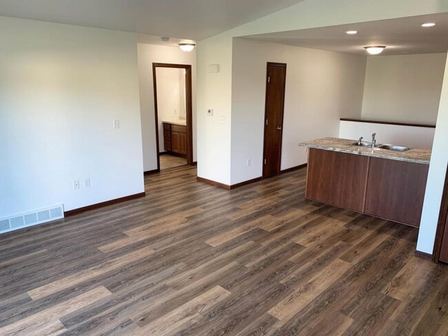 Photo - 7112 Brehm St