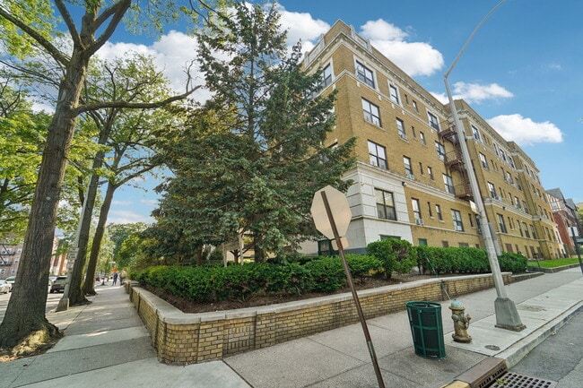 PEEK Arlington Grove, LLC - 61 N Arlington Ave