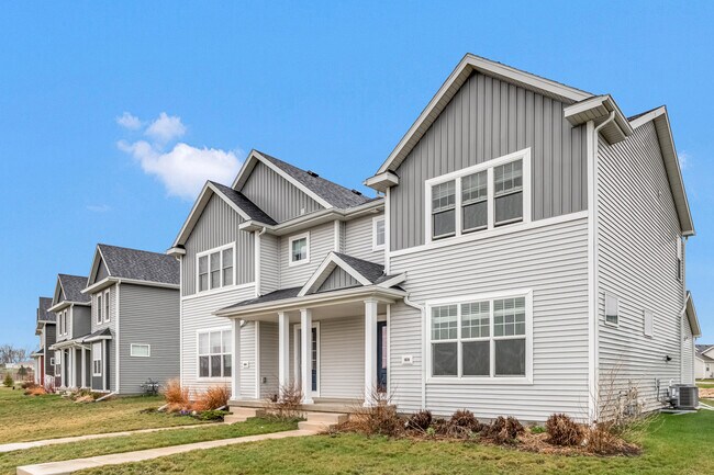 Photo - 1638 Happy Trails Rd