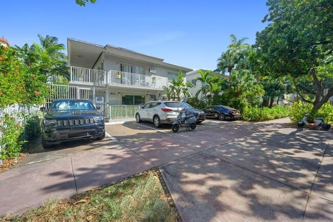 Photo - 921 Meridian Ave Condo Unit 11