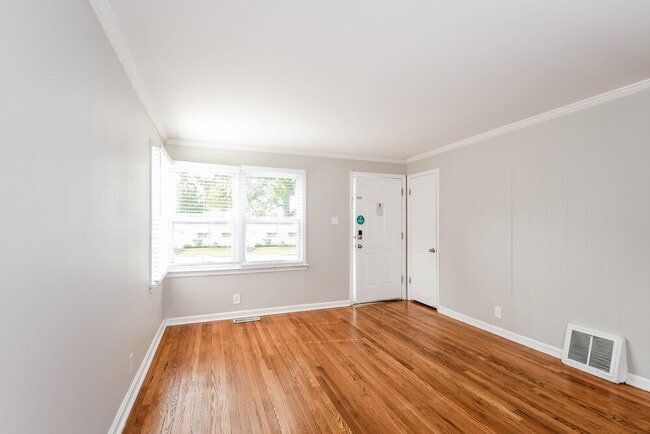 Photo - 1123 Roxton Dr