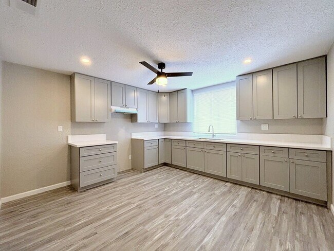 Photo - 1414 E 61st St Unidad C