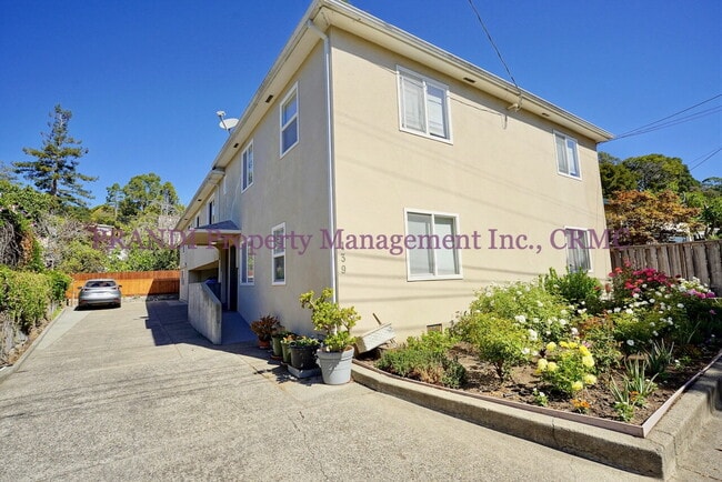Building Photo - Great Location in This Top Floor Unit C Rental