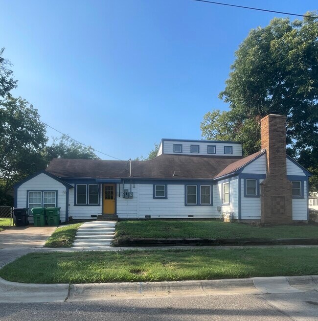 Photo - 310 Amarillo St