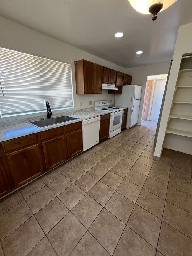Photo - 3028 N Corrine Dr Unidad B