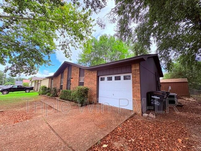 Photo - 220 Randall Dr